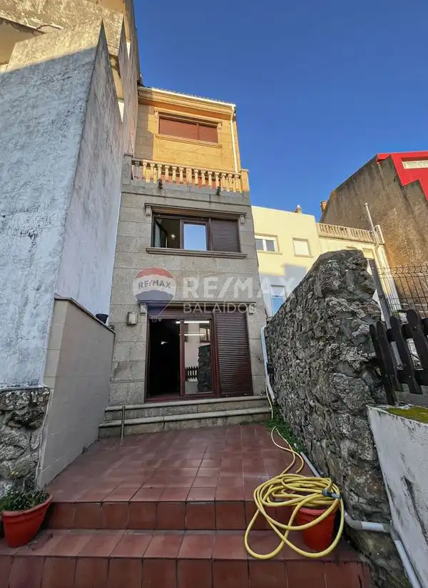 Vista exterior de Casa o xalet en venda en A Guarda   amb Calefacció, Jardí privat i Parquet
