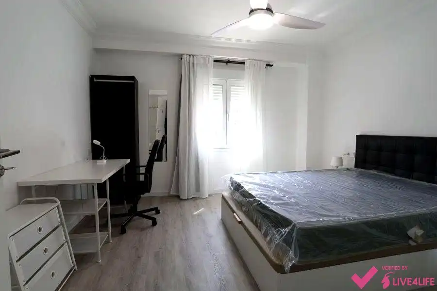 Habitación de Piso de alquiler en Valencia con Terraza y Amueblado