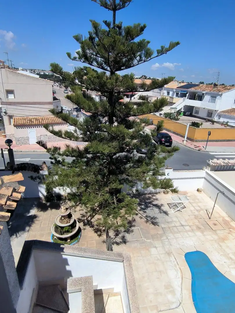 Vista exterior de Casa adosada en venta en Orihuela con Aire acondicionado, Calefacción y Jardín privado