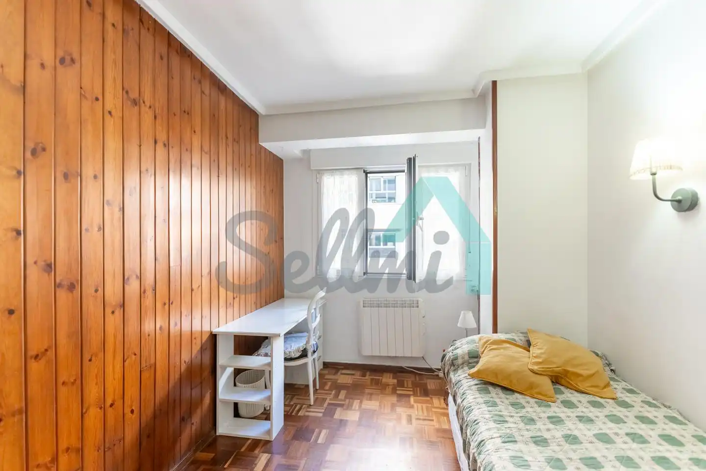 Habitación de Piso de alquiler en Gijón  con Calefacción, Parquet y Amueblado