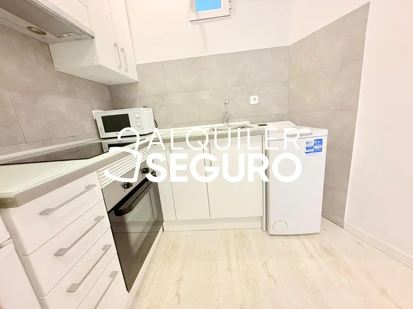 Kitchen of Flat for rent in Madrid  with Air Conditioner and Heating