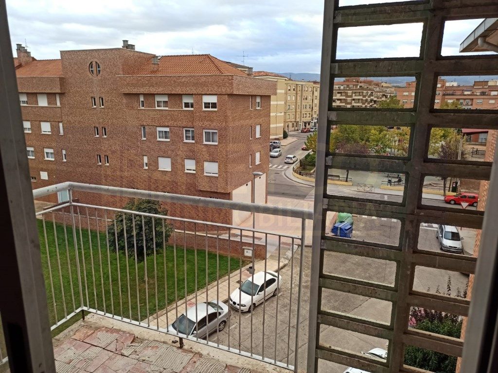 Vista exterior de Pis en venda en Nájera