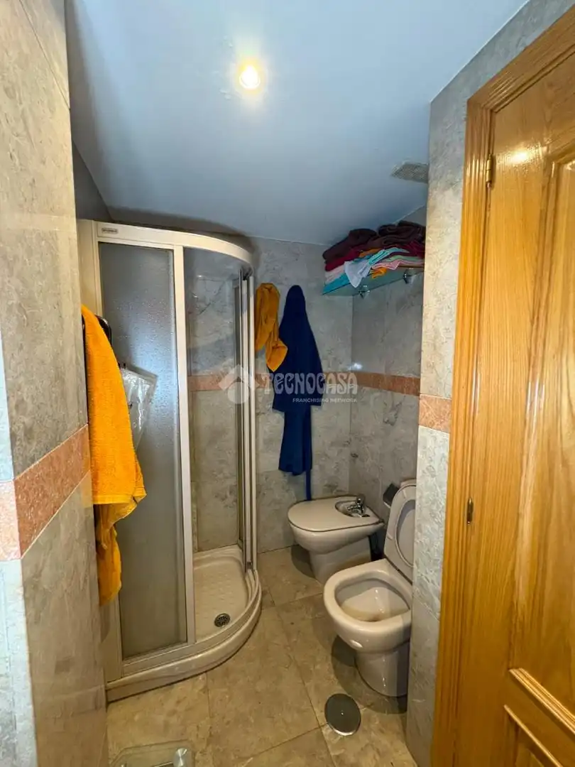 Badezimmer von Wohnung zum Verkauf in Madrid mit Klimaanlage, Heizung und Abstellraum