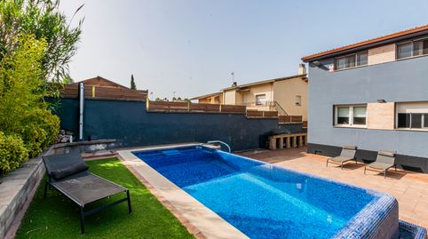 casa con piscina en vacarisses