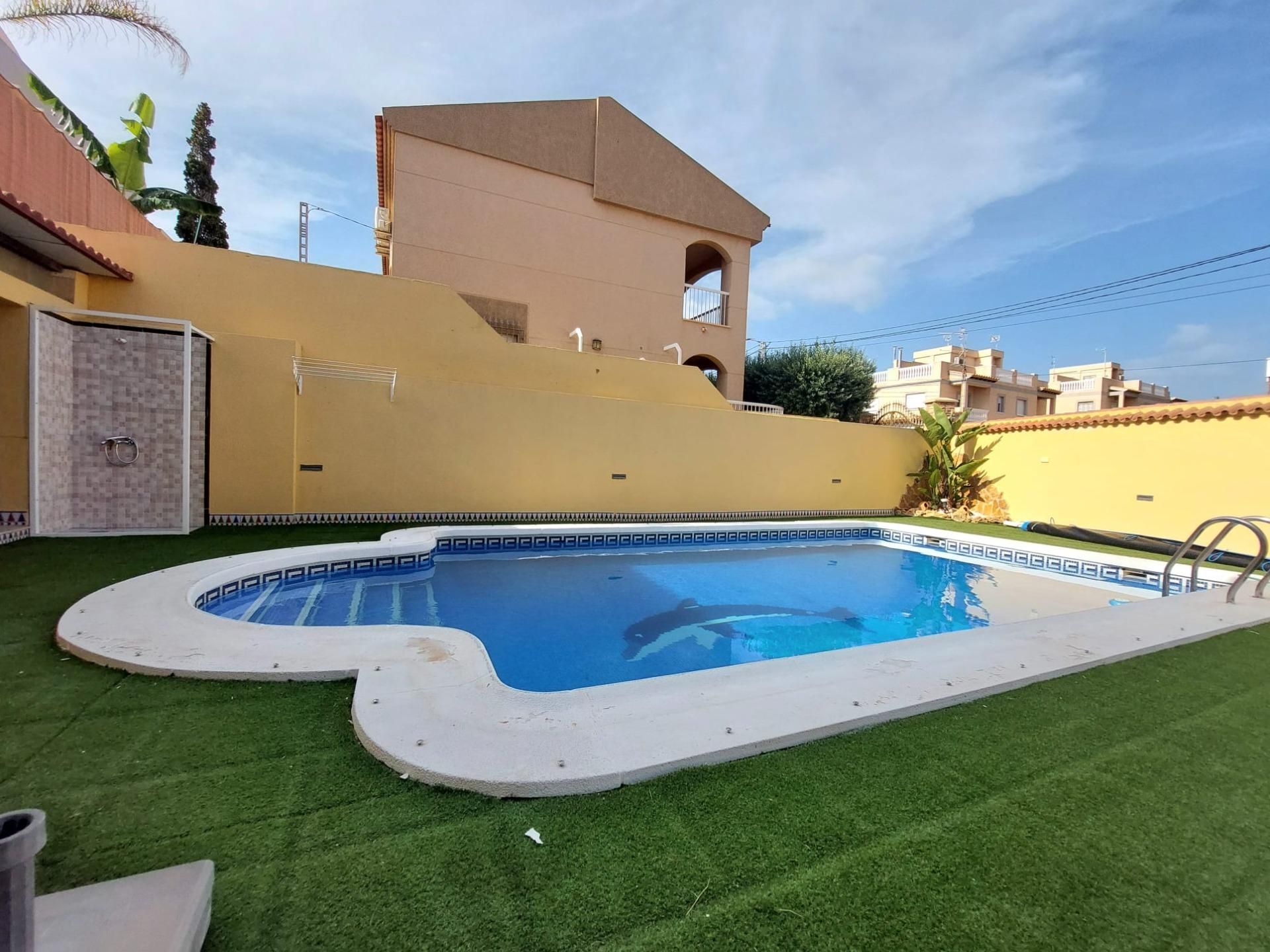Piscina de Casa adosada en venda en Águilas amb Aire condicionat, Calefacció i Jardí privat