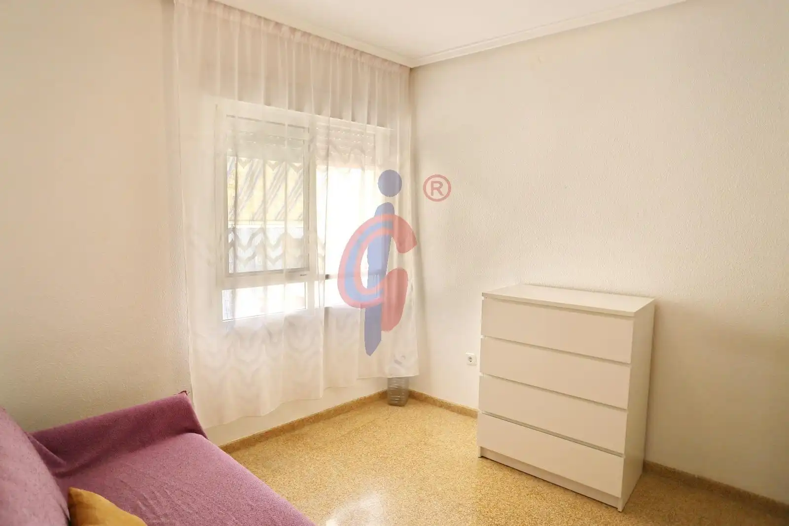 Habitación de Piso de alquiler en Guardamar del Segura con Aire acondicionado, Terraza y Amueblado
