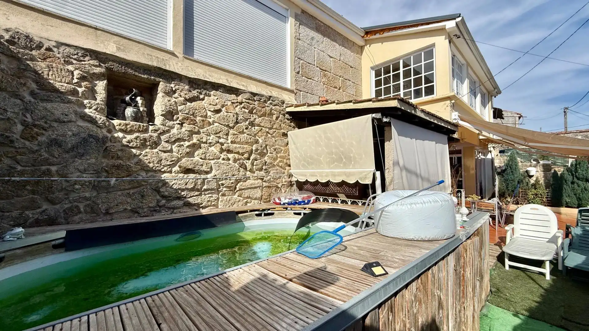 Piscina de Casa o xalet en venda en O Carballiño   amb Calefacció, Jardí privat i Terrassa