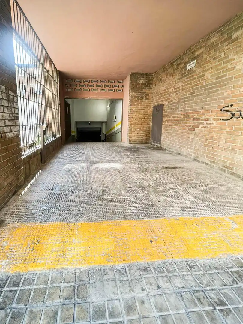 Parkplatz von Garage zum Verkauf in Valencia