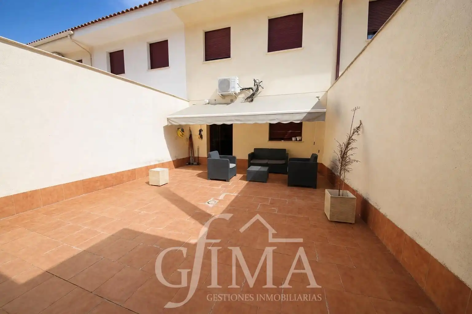 Jardín de Casa adosada en venta en Tomelloso con Calefacción y Amueblado