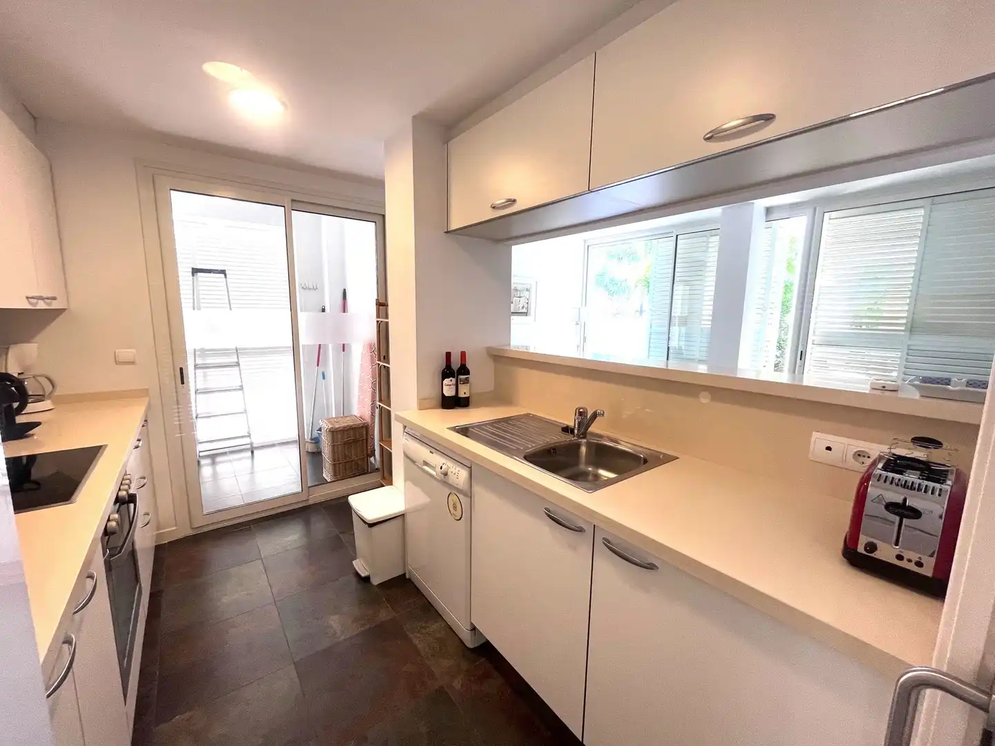 Kitchen of Apartments for rent in Marina Botafoc - Platja de Talamanca
