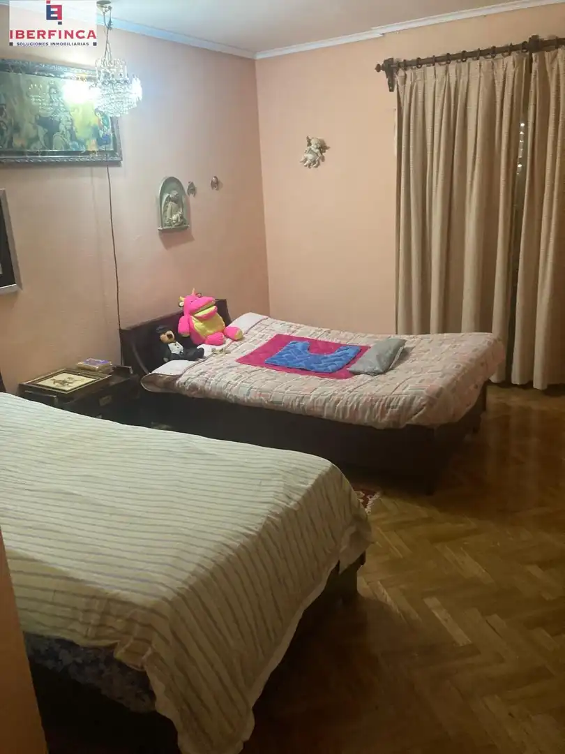 Dormitori de Casa o xalet en venda en Tordesillas amb Jardí privat i Piscina comunitària