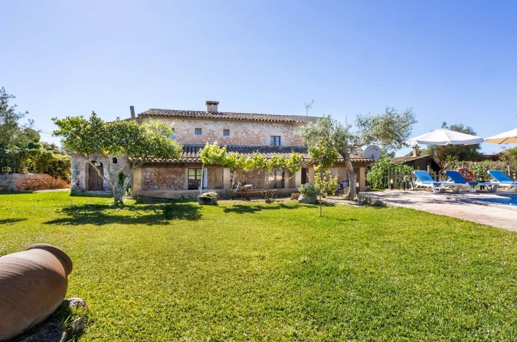 Jardín de Finca rústica de alquiler en Santanyí con Calefacción, Piscina y Se aceptan mascotas