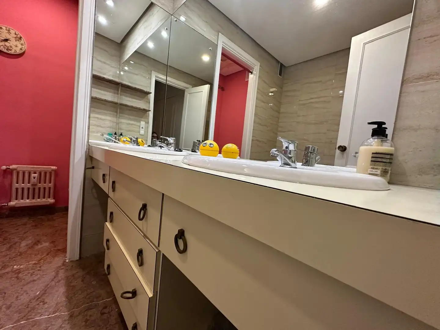 Bathroom of Flat for sale in Madrid  with Parquet flooring, Terrace and Storage room