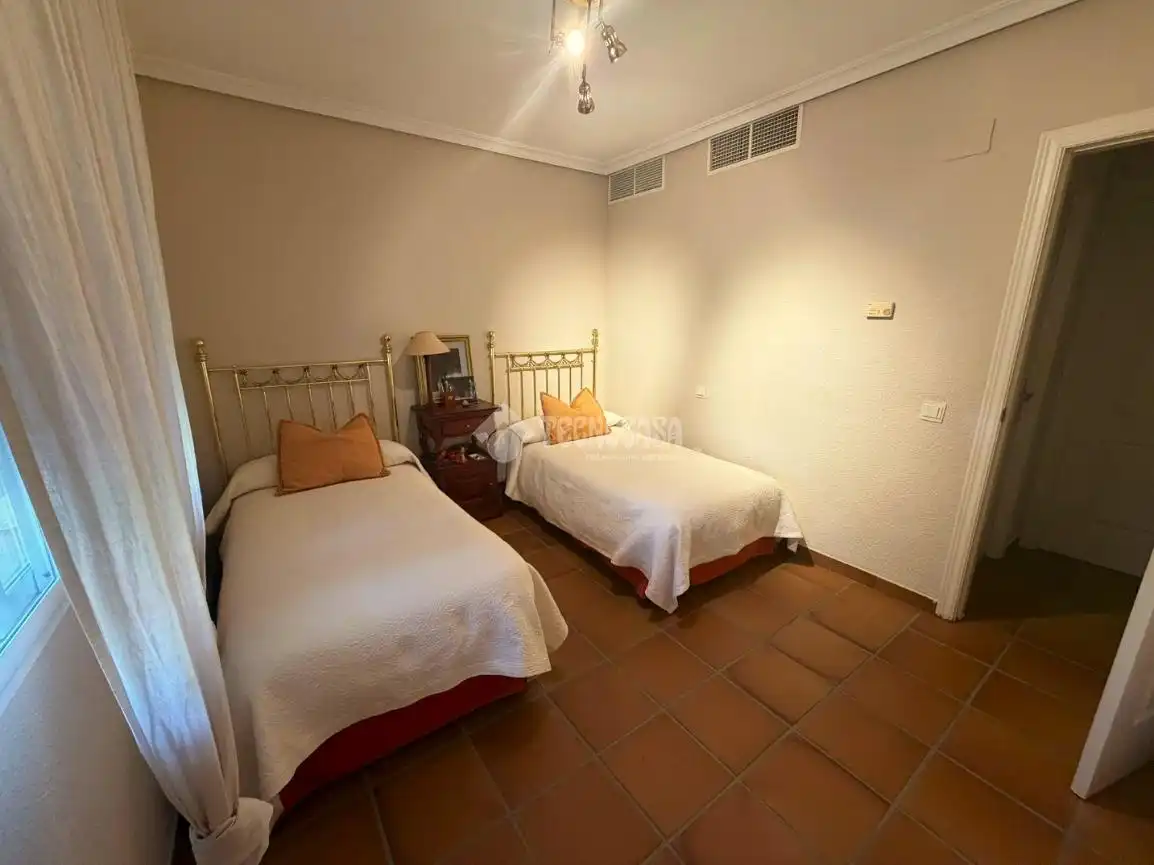 Habitación de Casa o chalet en venta en Badajoz con Aire acondicionado, Jardín privado y Piscina
