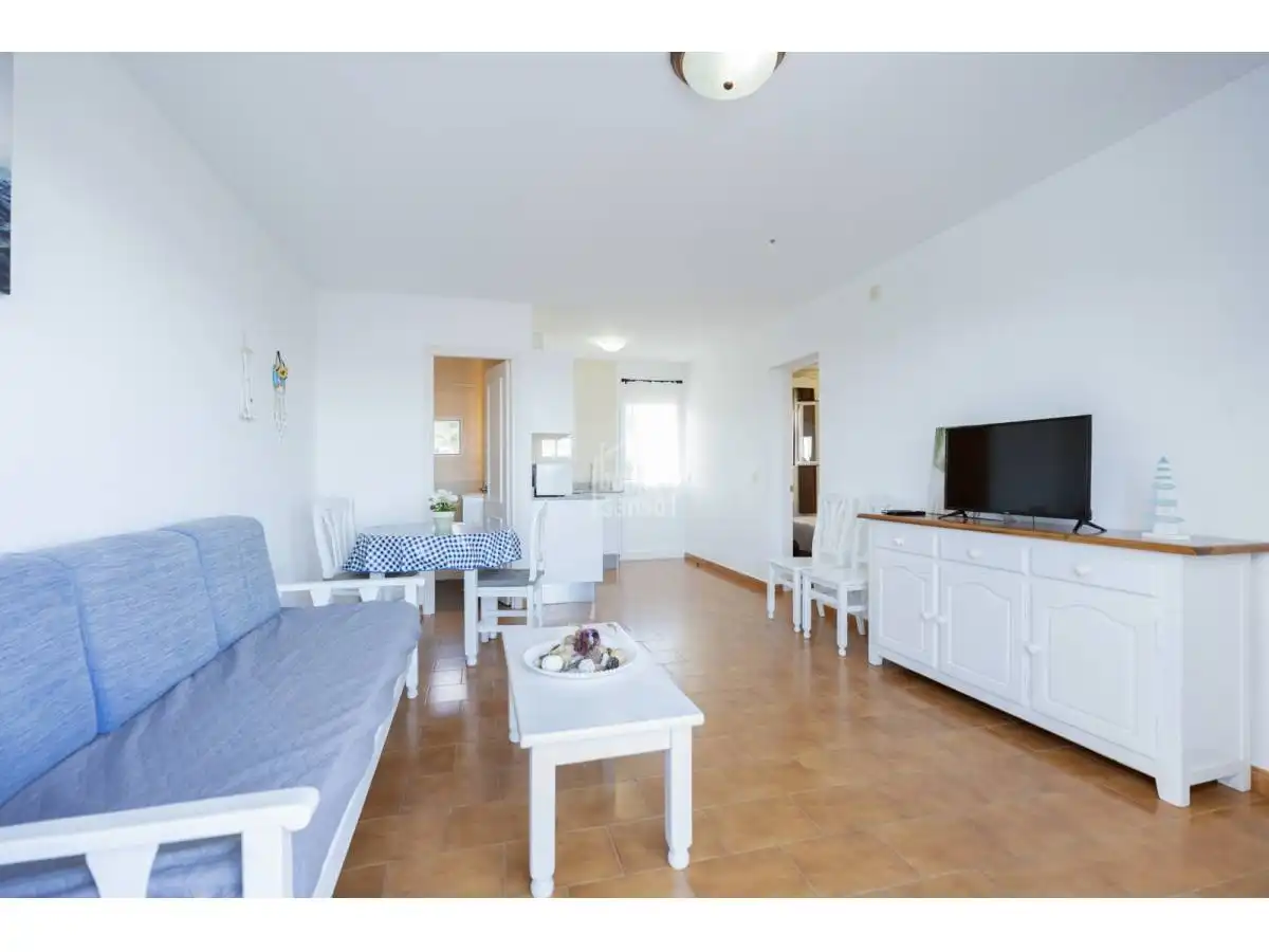 Sala d'estar de Apartament en venda en Es Mercadal amb Jardí privat, Terrassa i Piscina