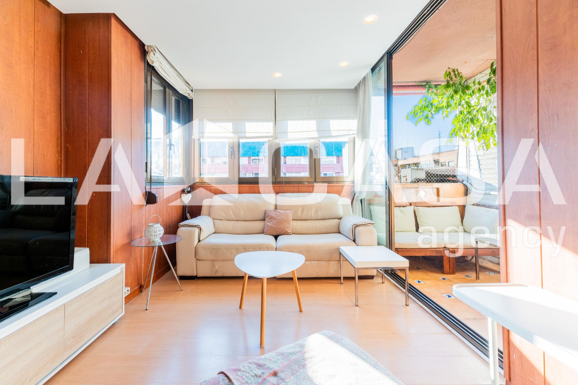 Living room of Flat for sale in  Valencia Capital  with Air Conditioner, Furnished and Balcony