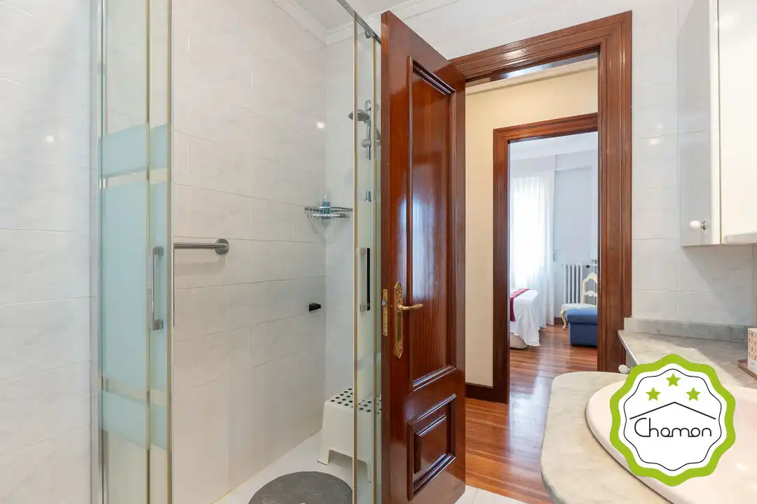 Bathroom of Flat for sale in Bilbao   with Heating and Balcony