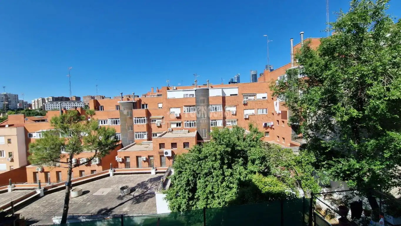 Vista exterior de Piso en venta en Madrid