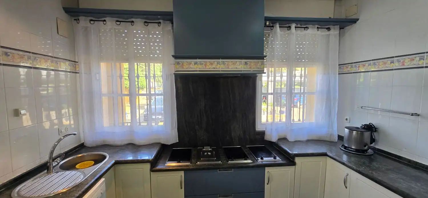 Casa amb balcó en venda a Avenida de  Medina Sidonia, imagen 29
