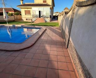 Swimming pool of House or chalet for sale in Dos Hermanas  with Air Conditioner, Private garden and Parquet flooring