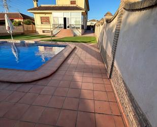 Piscina de Casa o xalet en venda en Dos Hermanas amb Aire condicionat, Jardí privat i Parquet