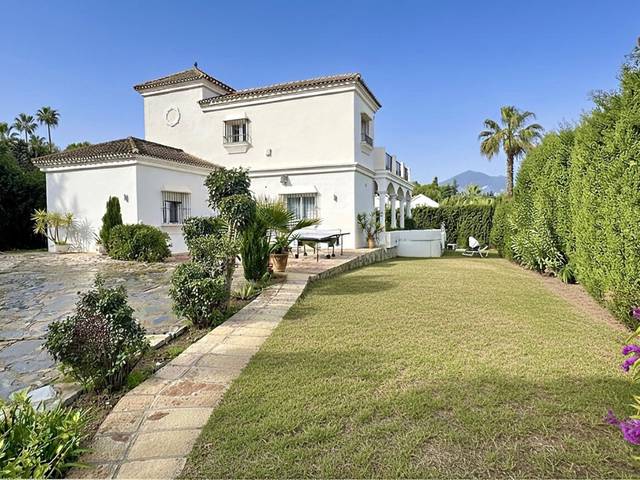Casa-chalet en Venta en Nueva Andalucía centro