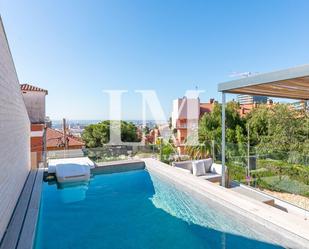 Vista exterior de Casa o xalet de lloguer en Esplugues de Llobregat amb Aire condicionat, Calefacció i Jardí privat