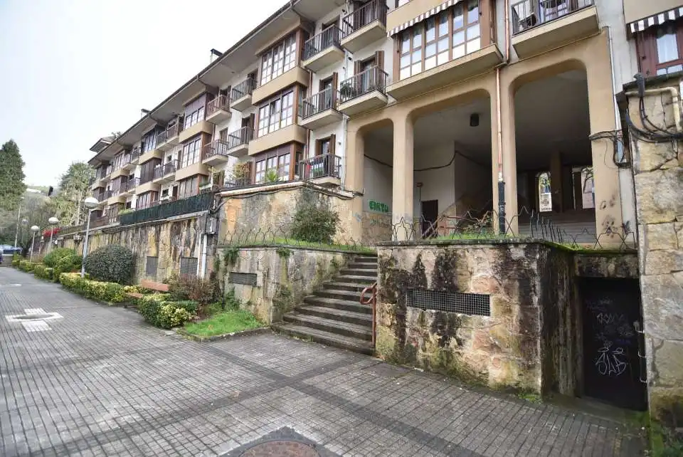 Vista exterior de Garaje en venta en Bergara