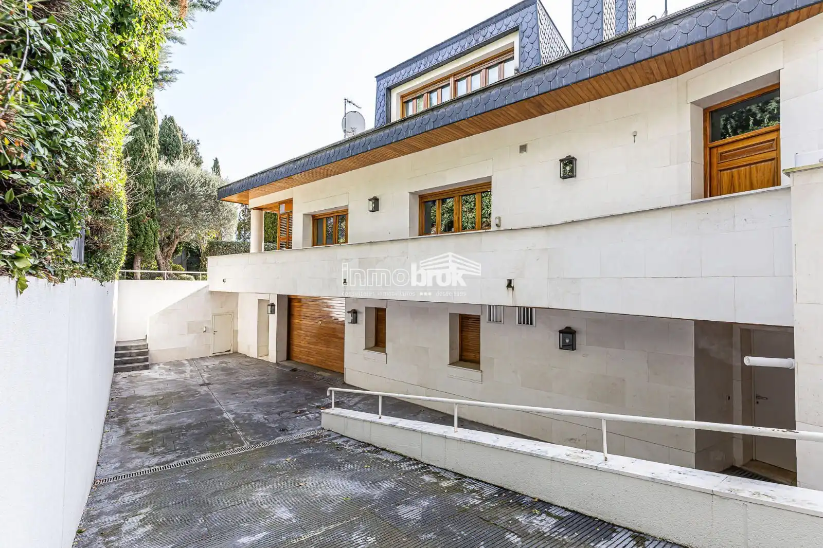 Vista exterior de Casa o chalet en venta en Madrid con Aire acondicionado, Calefacción y Terraza