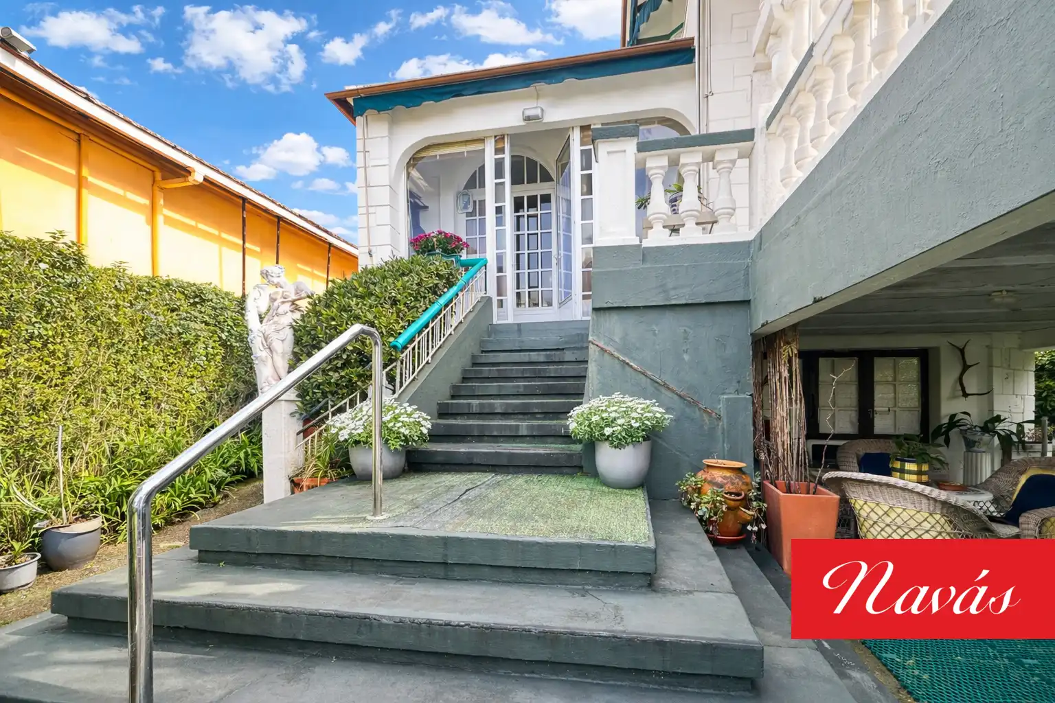 Vista exterior de Casa o xalet en venda en Vigo  amb Calefacció, Jardí privat i Terrassa