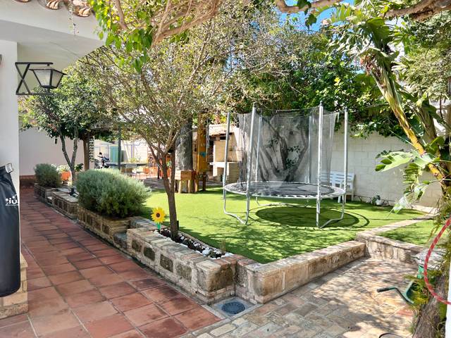 Casa-chalet en Venta en Avenida los Álamos en Montealto