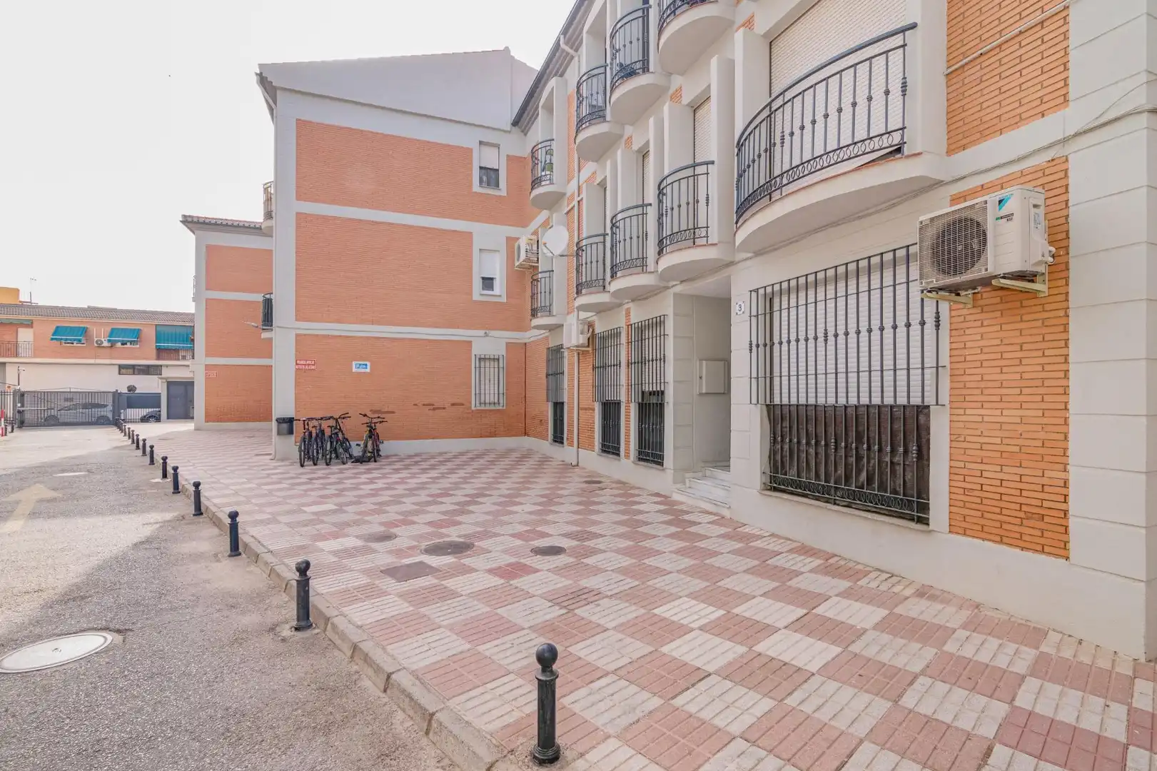 Vista exterior de Piso en venta en Armilla con Balcón