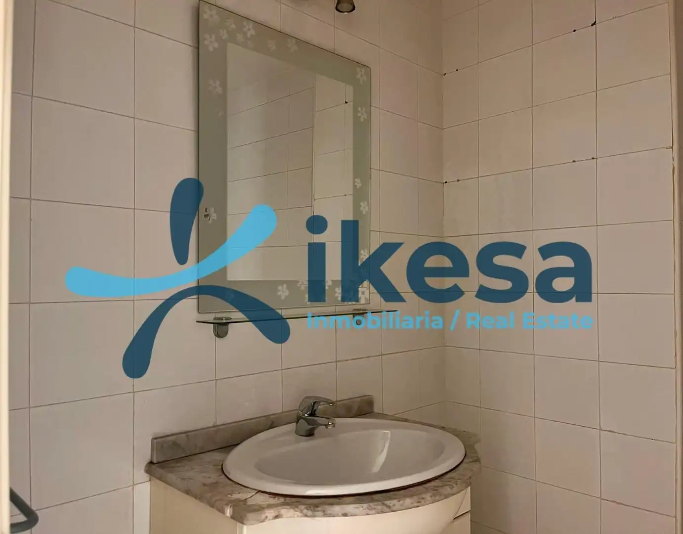 Bathroom of Apartments for sale in Sevilla
