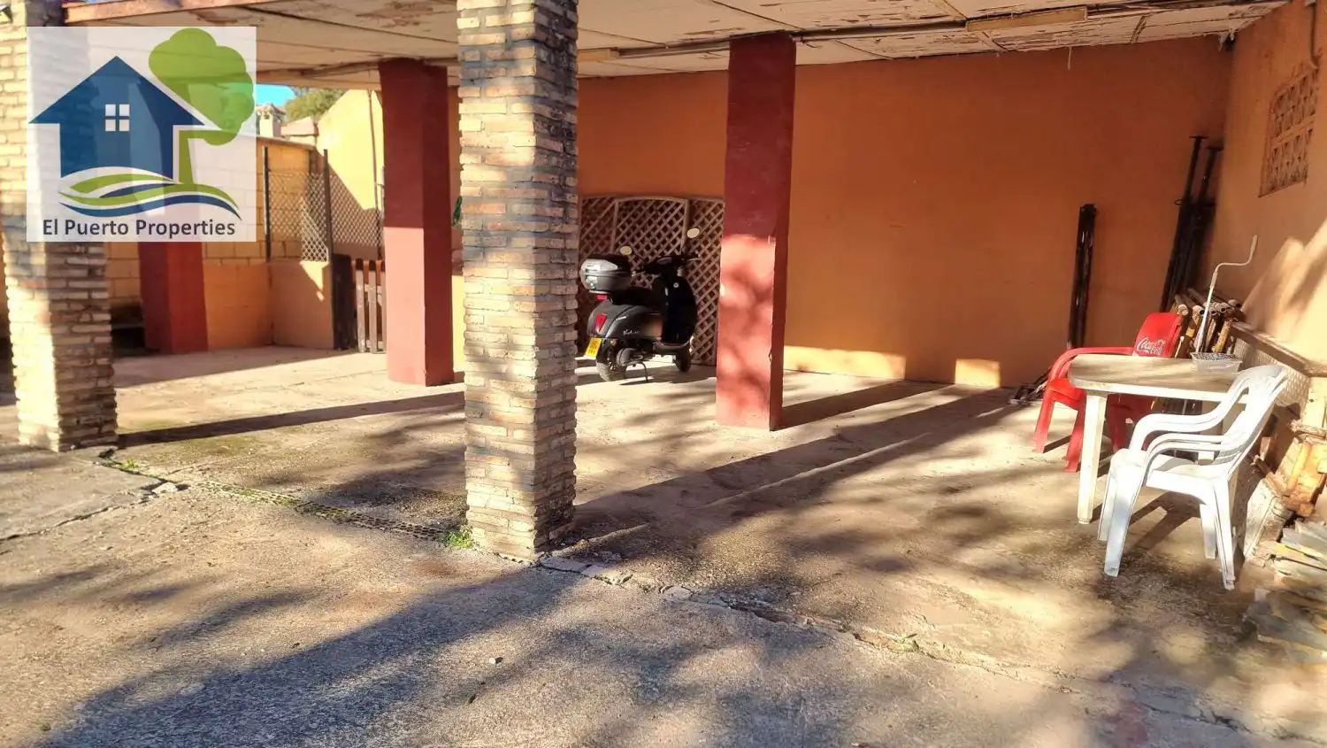 Vista exterior de Casa o xalet en venda en El Puerto de Santa María amb Aire condicionat, Calefacció i Jardí privat