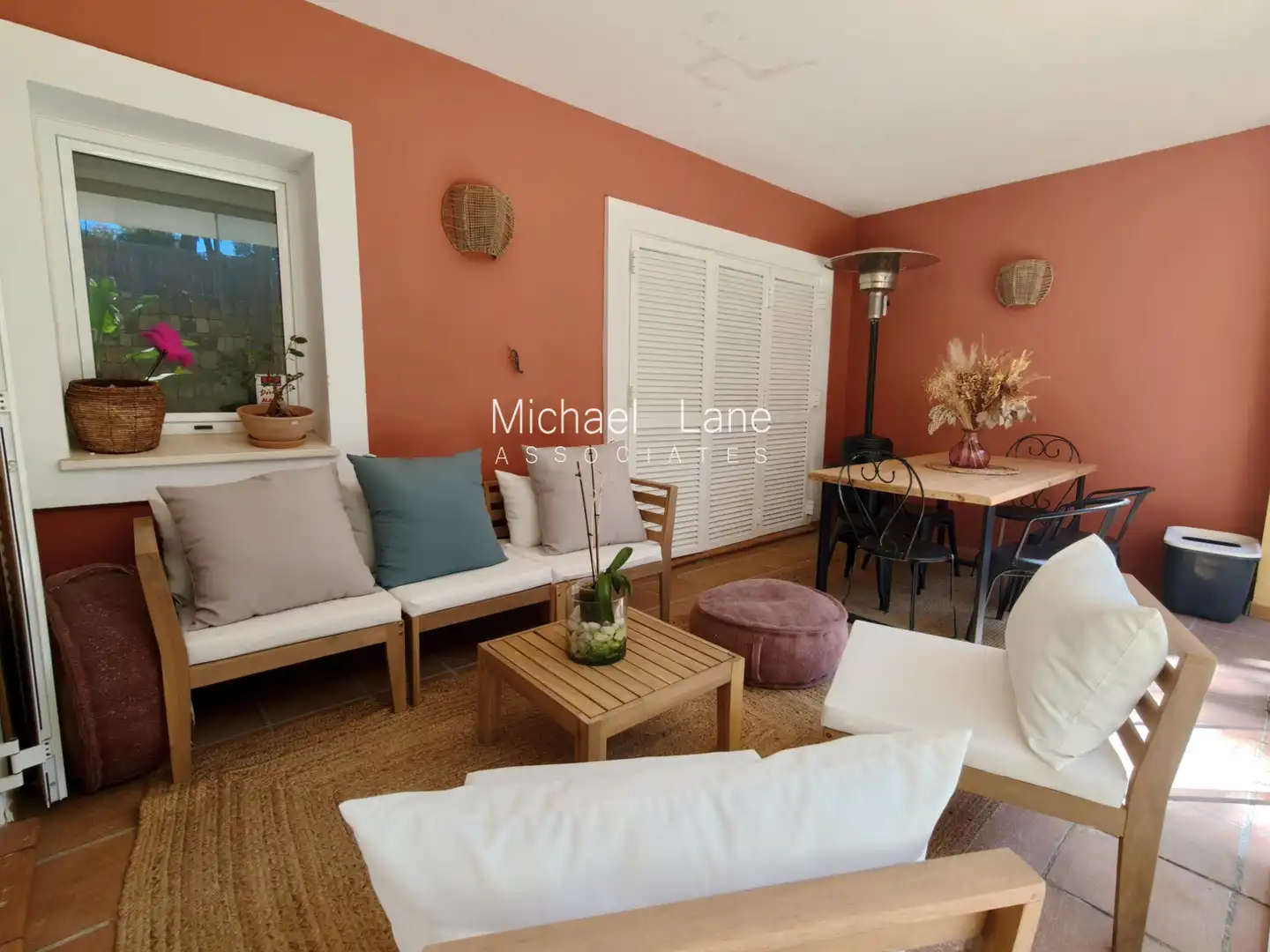 Terrasse von Wohnung zum Verkauf in Sotogrande mit Klimaanlage, Privatgarten und Terrasse