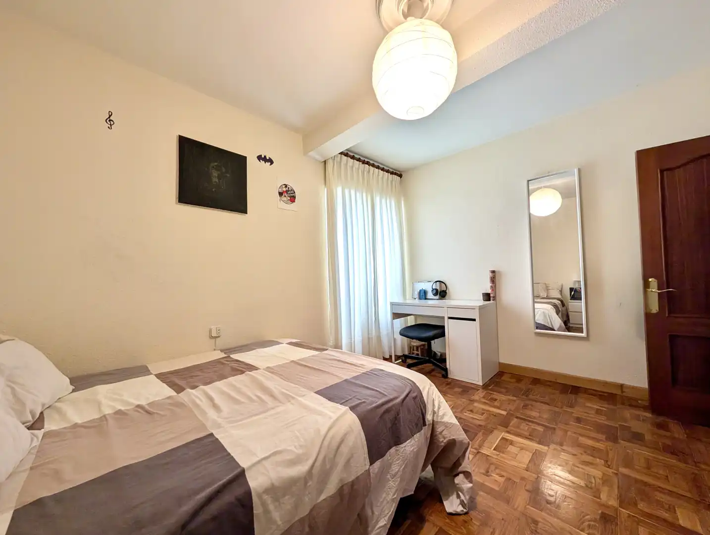 Dormitori de Pis en venda en Oviedo  amb Calefacció, Parquet i Traster