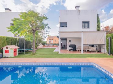 Xalet amb piscina en venda a Loma Verde