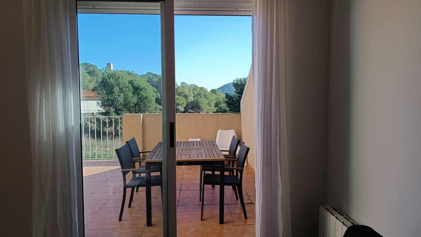 Terrasse von Einfamilien-Reihenhaus miete in Gilet mit Heizung, Terrasse und Schwimmbad