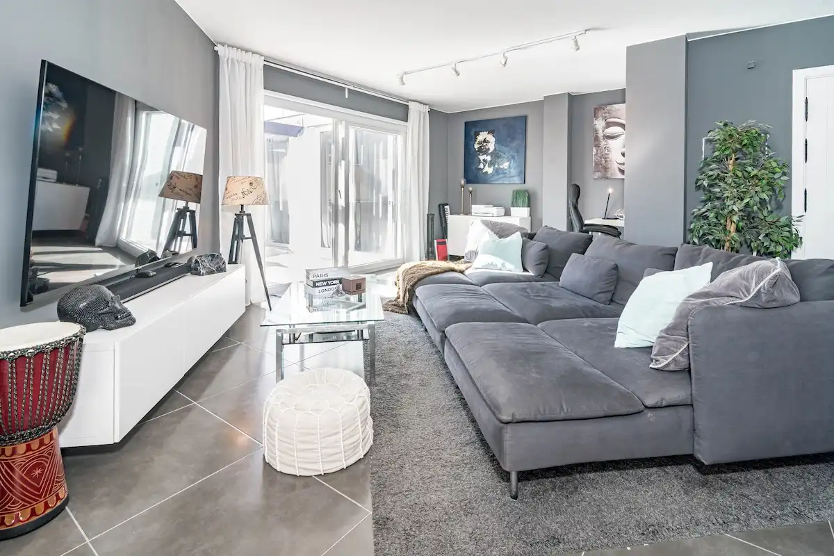 Sala d'estar de Àtic de lloguer en Marbella amb Aire condicionat, Calefacció i Terrassa