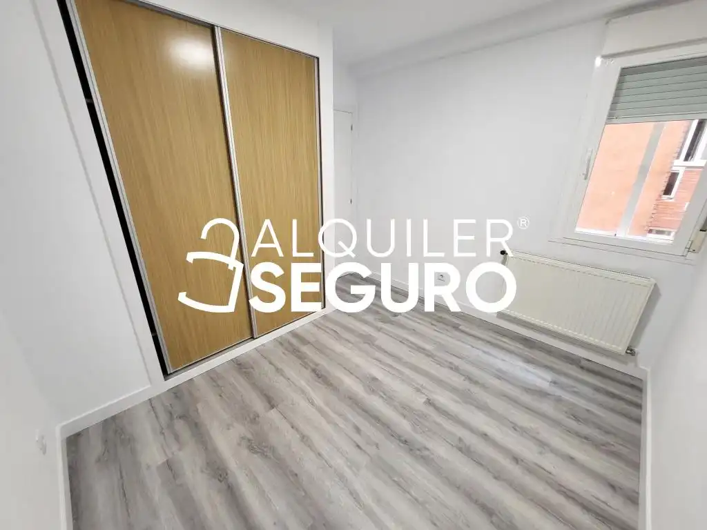 Dormitori de Pis de lloguer en Móstoles amb Calefacció i Piscina