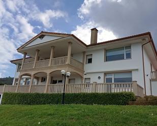 Vista exterior de Casa o xalet en venda en Carballo amb Moblat, Forn i Rentadora