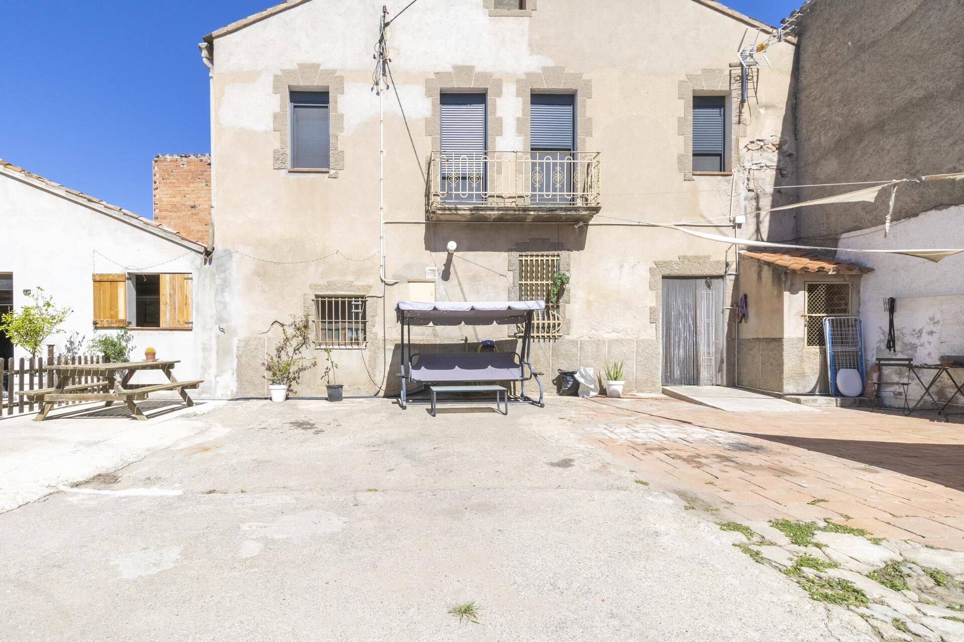 Exterior view of House or chalet for sale in Palau-solità i Plegamans  with Private garden