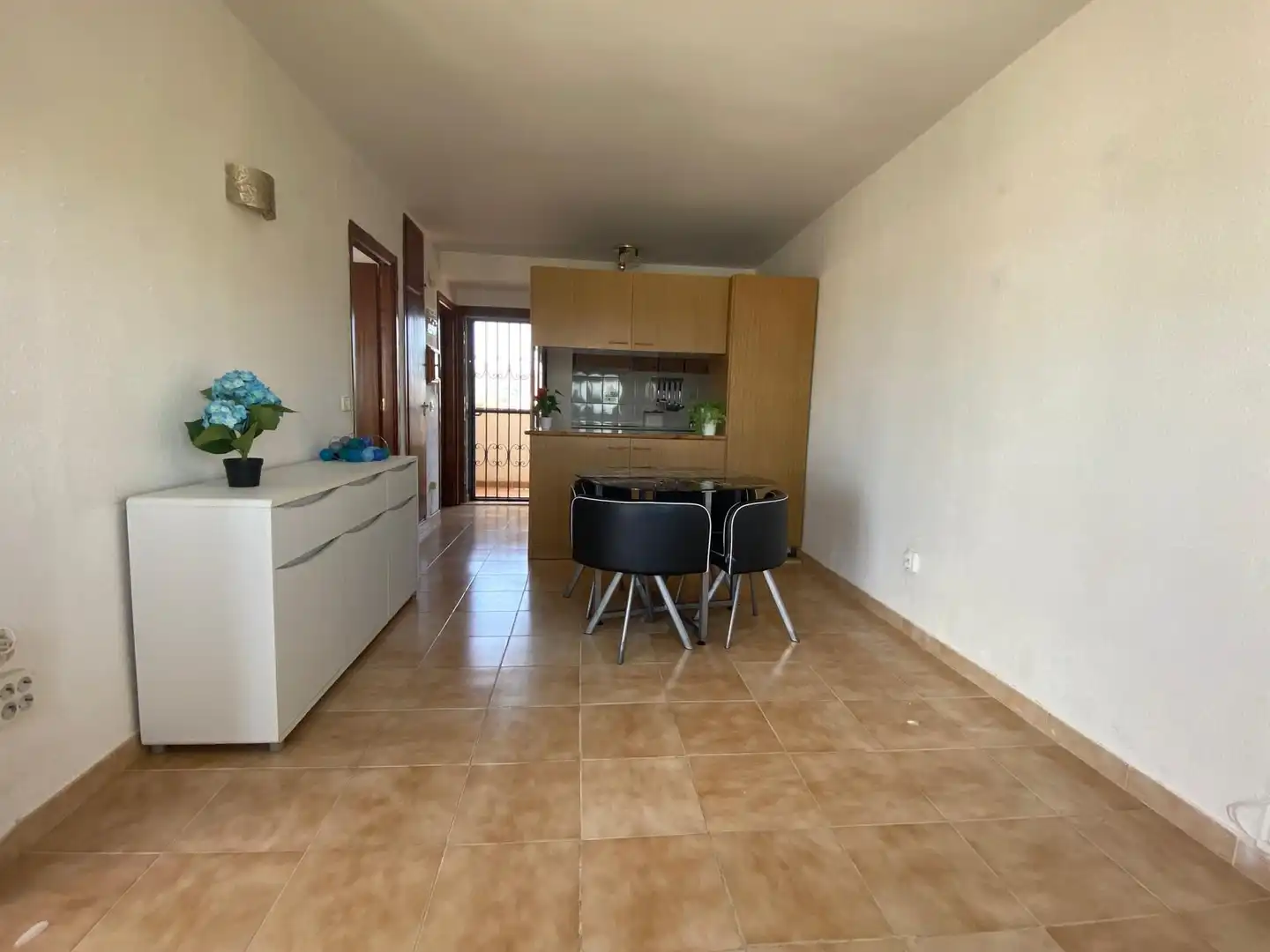 Comedor de Piso en venta en Roses con Terraza, Piscina y Amueblado