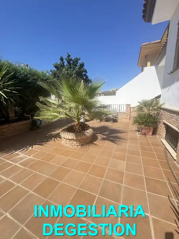 Casa adosada en venta en Linarejos