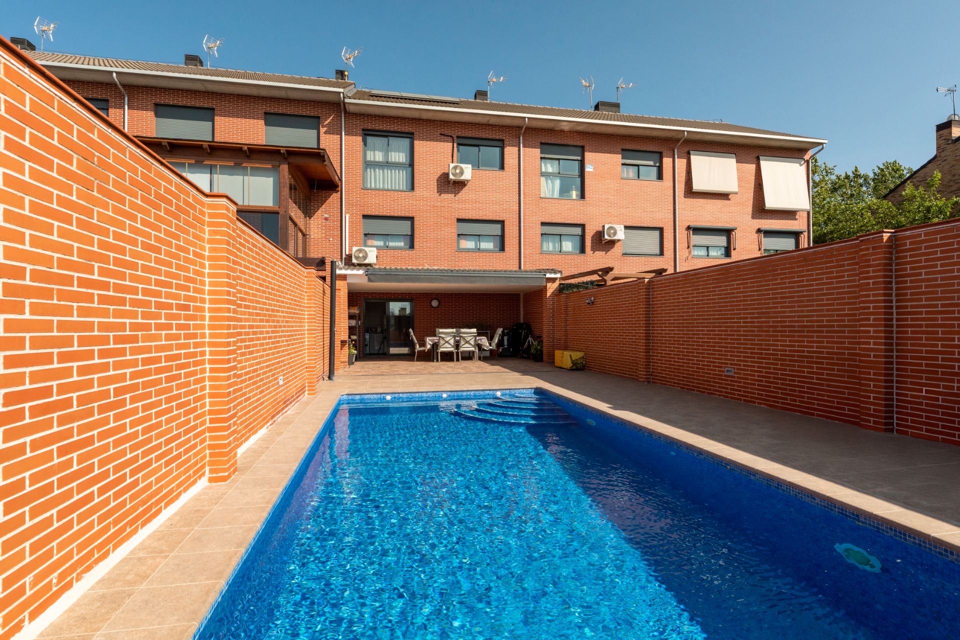 Swimming pool of Single-family semi-detached for sale in Arroyomolinos (Madrid)  with Air Conditioner, Heating and Private garden