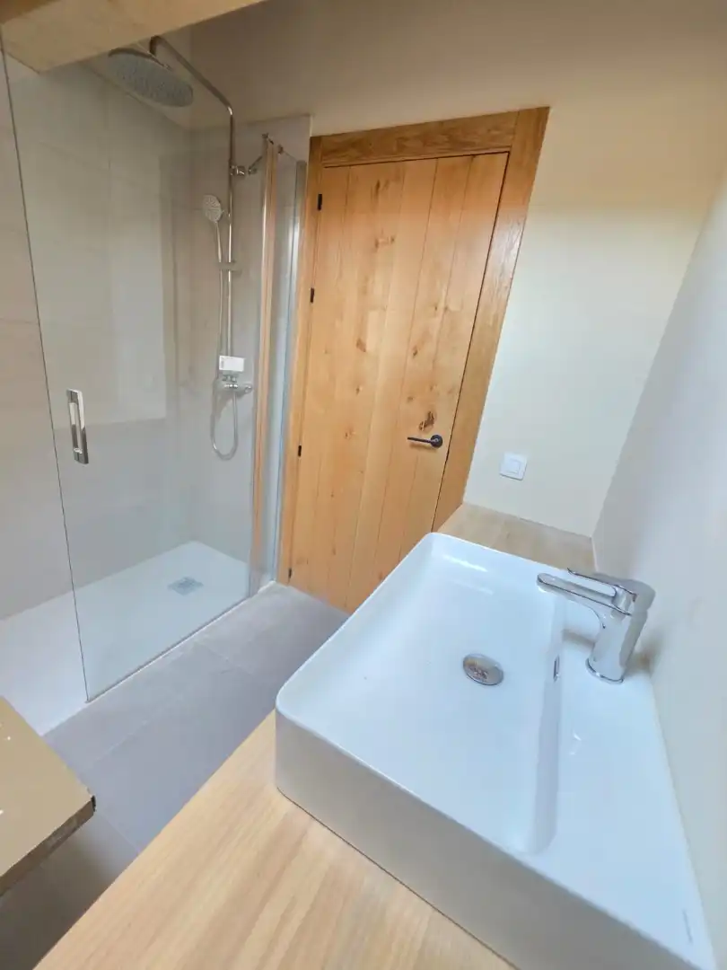 Bany de Apartament en venda en Alp amb Calefacció, Jardí privat i Parquet