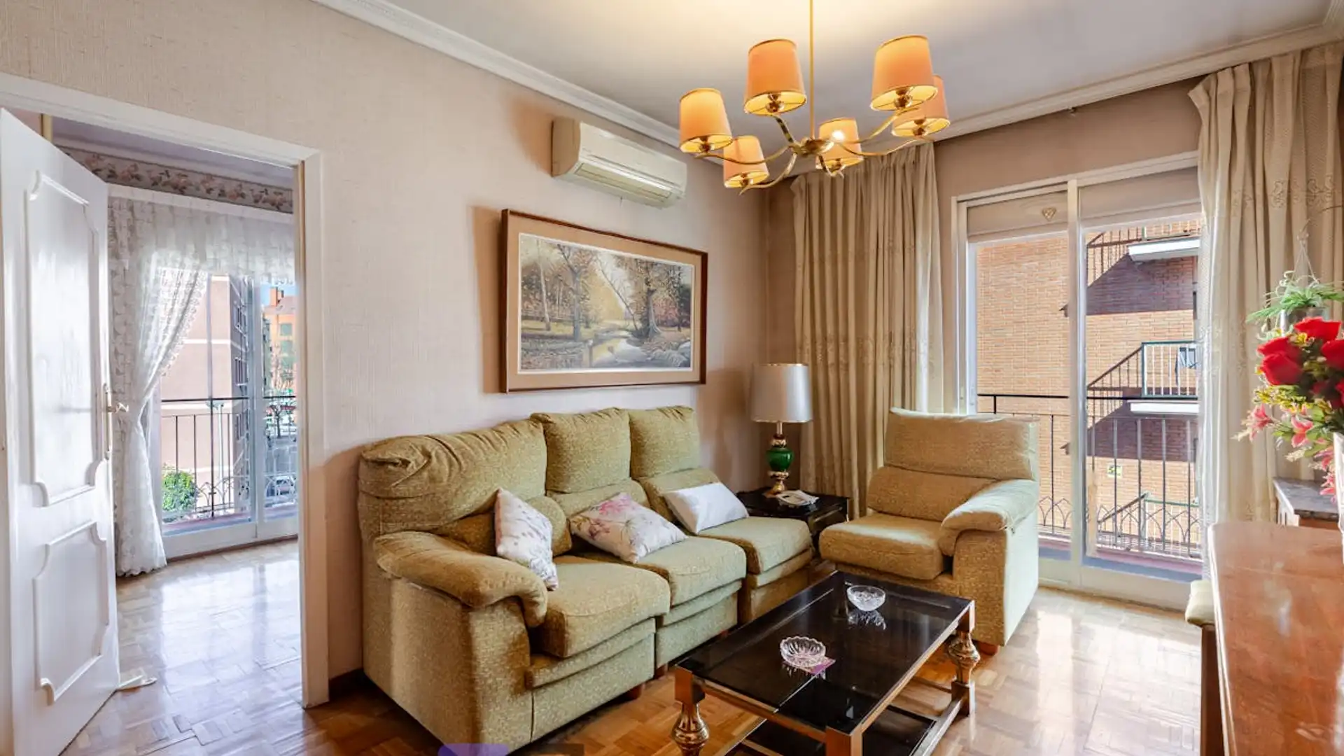 Living room of Flat for rent in  Madrid Capital  with Air Conditioner, Heating and Parquet flooring