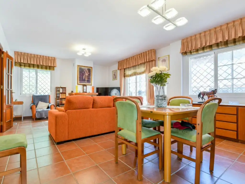 Sala d'estar de Casa adosada en venda en Málaga