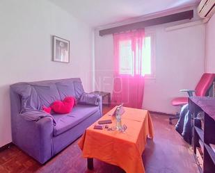 Living room of Flat for sale in  Madrid Capital