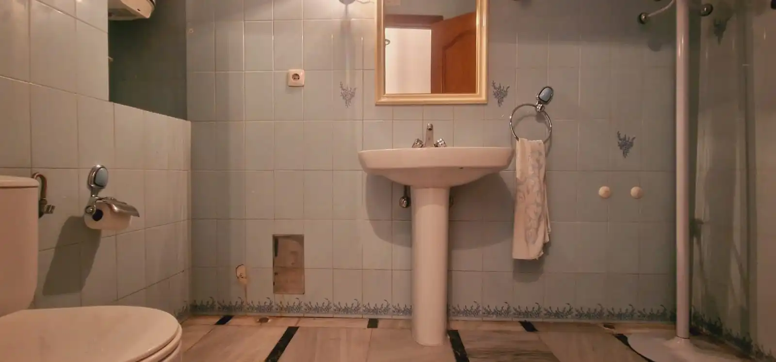 Bany de Casa o xalet en venda en Córdoba amb Aire condicionat, Calefacció i Jardí privat